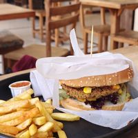 Vegan burger festival -burger at Maha Vegan Food in Bogota