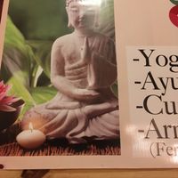 Une place aussi pour les yoguis et yoguinis  at Maha Vegan Food in Bogota