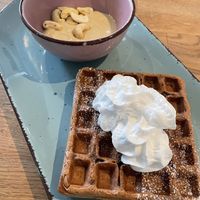 Waffeln mit veganer Sahne at RainbowL in Nuremberg