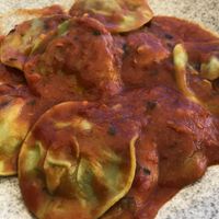 Pasta rellena de verduras con tomate at Pizzeria Giuseppe in Calafell