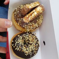 Der untere ist vegan, vegan Schoko Haselnuss at Royal Donuts in Solingen