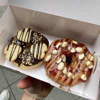 Hazelnut-Choc & Strawberry-Peanut im Blätterteig   at Royal Donuts in Kassel