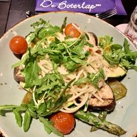 Vegan spaghetti with big chunks of veggies from the grill  at De Boterlap in Harderwijk