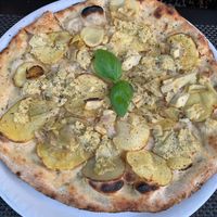 Pizza Pamplona  at Paradiso Pizzeria Gelateria in Trequanda