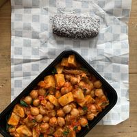 Ropa Vieja and dessert at Vegetopia in Gran Canaria