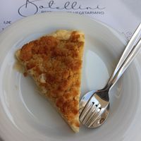 Apple crumble at Botellini in Caldas Da Rainha