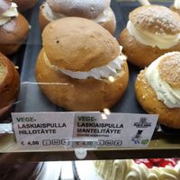 vegan sweet bun with oat whipped cream at Nurmi & Sulonen in Turku