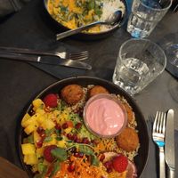 Falafel Bowl und Winter Curry at The Tonic in Konstanz