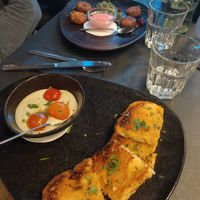 Artischockenhummus und Falafel at The Tonic in Konstanz