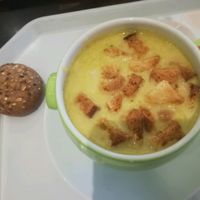 Wirsing Curry Suppe mit kokoschips und mit Croutons  at Suppengrun in Konstanz