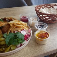 falafel plate (without tomatoes) 159nok≈13,27€ at King Falafel in Oslo