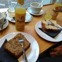 Bananabread and cinnamon cake (both vegan) at Kaffeesack in Baden Baden