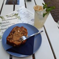 Vegan banana bread with chocolate and homemade lemon cucumber lemonade at Kaffeesack in Baden Baden