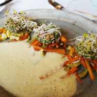 Kornlaibchen mit Spinat, buntem Gemüse und Zitronengrasschaum (auch vegan) at Der Leutascherhof in Leutasch
