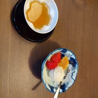 Ice cream and fruit with a hot yuzu drink at Naramachi Vegan Nabi in Nara