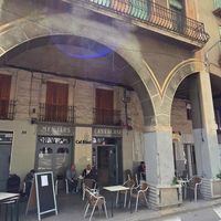 Front and outdoor seating at Cal Blasi in Berga