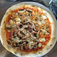 Pizza funghi at Very Italian Pizza in Leiden