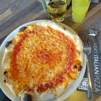 Pizza Margherita at Very Italian Pizza in Leiden
