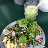 shittake toast met miso cream hummus, microgreens en zeekraal  at Circus Restaurant in Antwerpen