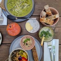 Pak choi soup, “Acrobat in shape”, and two juices (ABC and Green Glory)  at Circus Restaurant in Antwerpen