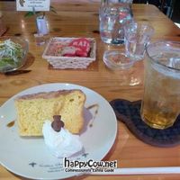 Pumpkin chiffon cake, salad and plum soft drink at Little Bear Cafe in Takayama