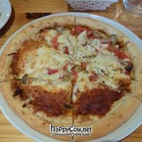 Pizza at Little Bear Cafe in Takayama