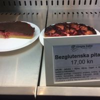 Dessert options at Simple Bake in Zagreb