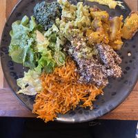 Warm lunch plate for 15,90€  at Sol Semilla in Paris