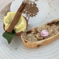 Apfelstrudel mit Vanille-Eis   at Boat House Bar in Mallorca