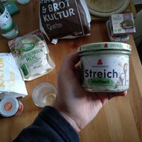 Scallions (or green onions) spread at Globus Naturkost in Eberswalde