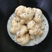 Coliflor frita con salsa de puerro y coco. at Plantae Gastrobar  in Tenerife