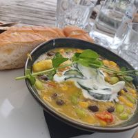 Vegan curry with bread at Noderstraun in Schiermonnikoog