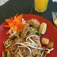 Vegan Pad Thai at Yoya's Thai Kitchen in Albufeira