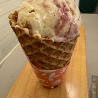 Cranberry gingersnap oatnog  at Frankie & Jo's - University Village in Seattle