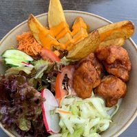 Blumenkohl Wings mit Wedges at Glückstein in Mannheim