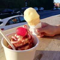 Sundae et gelato at La Face Nord in Val-david
