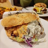 Whöner im Brot mit Tzatziki und Cocktailsauce at Veganbar in Bremen