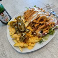 Whönerteller mit Pommes at Veganbar in Bremen