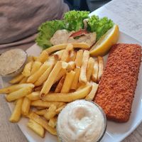 Pommes mit Visch und Remoulade at Veganbar in Bremen