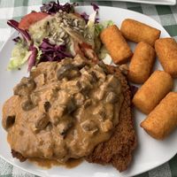 Schnitselteller  at Veganbar in Bremen