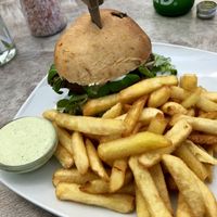 brger & fries at Veganbar in Bremen