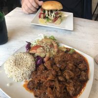 Gulasch und der Monatsburger at Veganbar in Bremen