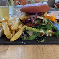 Veggie Burger mit Beyond Meat Patty at Stadtheuriger in Mariazell