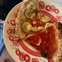 Amazing and tasty pizza napoletana. Marinara sauce and zucchini with cashew cream cheese at Grano Pizzeria Napoletana in Garopaba