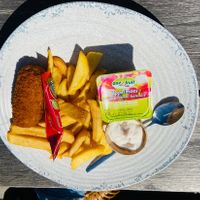 Kindermenu friet met draadjes’vlees’ kroket en vegan mayo! at De Zeemeeuw in Noordwijk