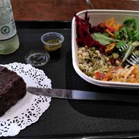 Brownie and buddha bowl Koréenne. at Ty Veggie in Brest