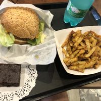 Red Bean Burger, Brownie at Ty Veggie in Brest