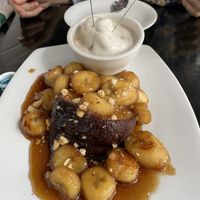 Bananas Foster so delicious and you can tell it’s made from scratch with love. Those sticks in the ice cream were SPARKLERS 🎇✨ at Jonny NoBones at the Old Riverhouse Vegan Village in Fort Lauderdale