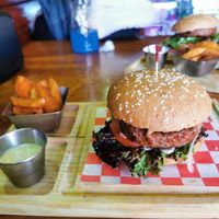 Deliciosa hamburguesa beyond, excelente servicio y todo Vegan. ❤️ at BaoVegan in Cancun