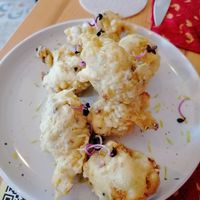 Frittelle di pasta cresciuta al cavolfiore at Lo Famo Sano in Pomigliano Darco
